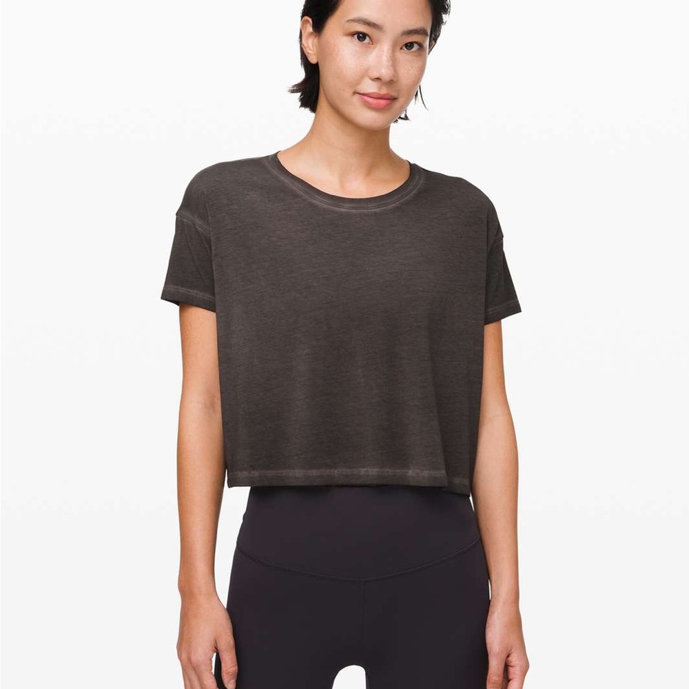 Lululemon Cates Crop Tee *Fade Washed Black size 4